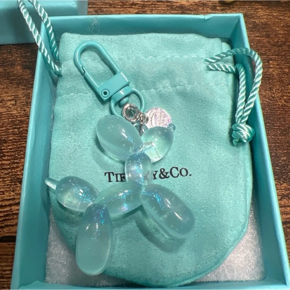 Glow in the Dark Koon's Balloon Dog with a Tiffany & Co heart charm - Picture 3 of 6